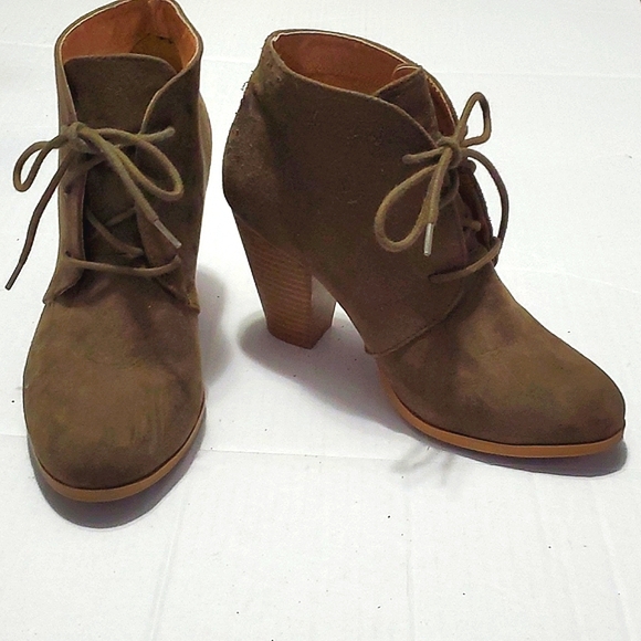 Charlotte Russe Camel Suede Boho Festival Laced Up Chunky Heels Ankle Booties - Picture 1 of 9